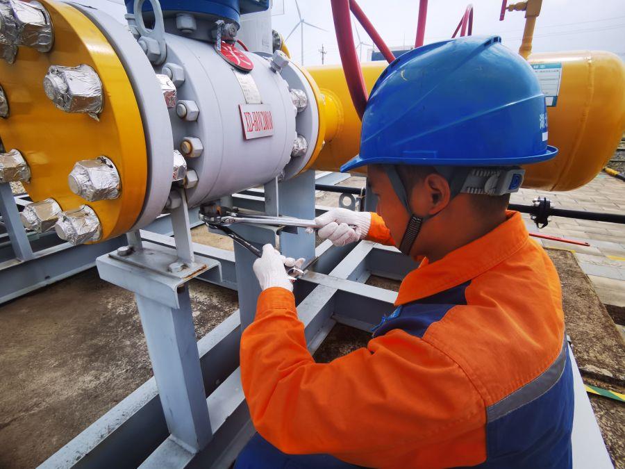 鄂西北維搶隊(duì)對閥門進(jìn)行內(nèi)漏檢查作業(yè)(拍攝:劉尚) 鄂西北維搶隊(duì)對閥門進(jìn)行內(nèi)漏檢查作業(yè)(拍攝:劉尚)