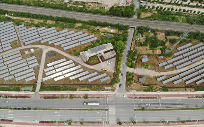 無(wú)人機(jī)正在巡檢(攝影:胡杰) 無(wú)人機(jī)正在巡檢(攝影:胡杰)