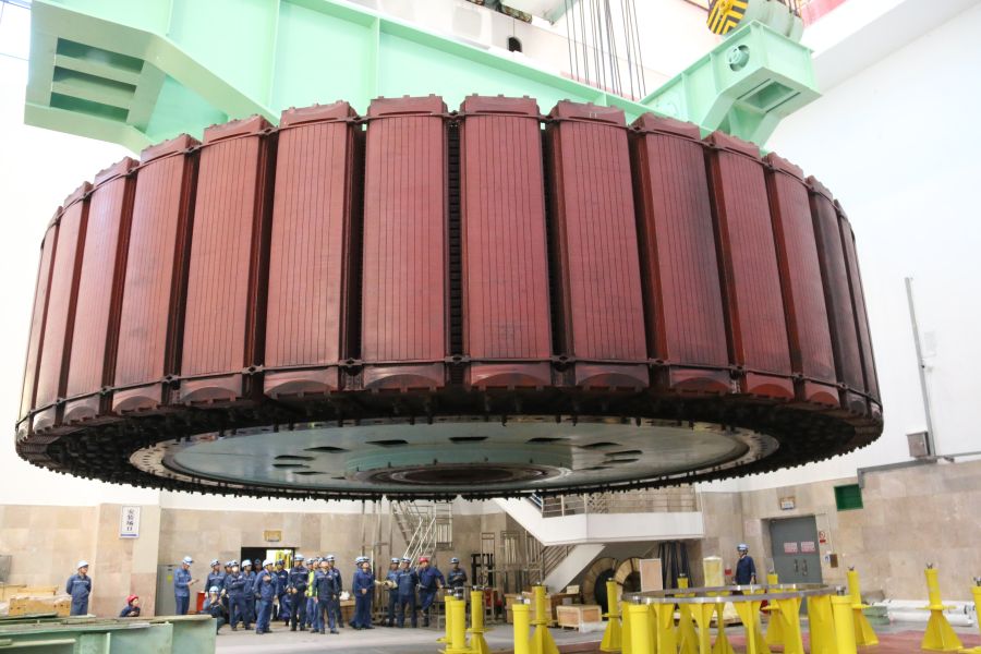 轉子降落支墩作業(yè)現(xiàn)場（攝影：覃玉璽）