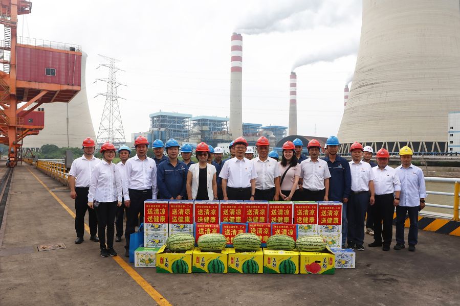 2024年7月11日，涂山峰慰問鄂州發(fā)電公司防汛保供一線員工（攝影：王鑫）