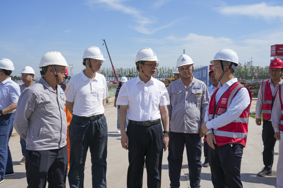 7月17日,涂山峰赴江陵火電項目防汛安全檢查 7月17日,涂山峰赴江陵火電項目防汛安全檢查